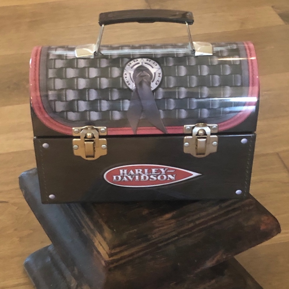 Harley Davidson 1999 vintage metal lunch box.